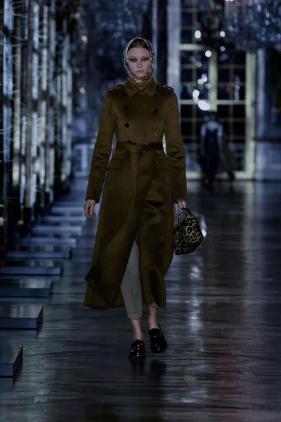 Look 49